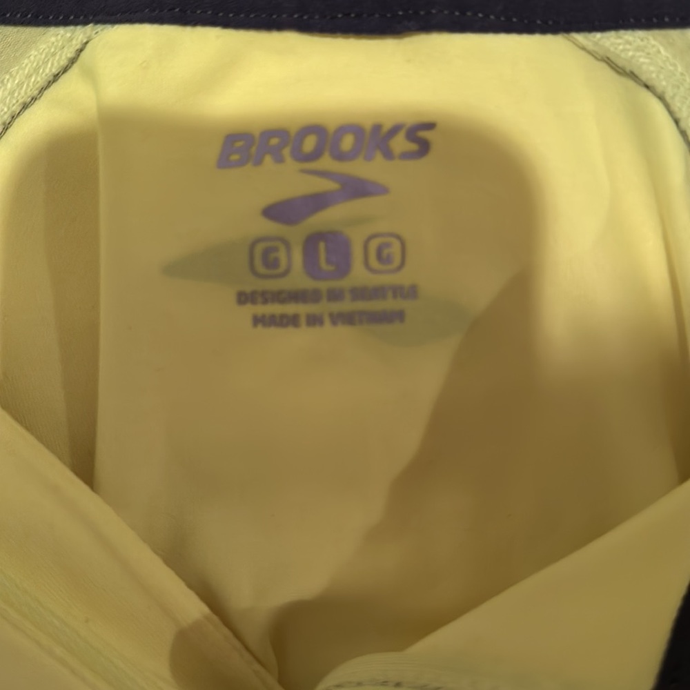 Brooks 1/4 Zip Size Large - Picture 2 of 2
